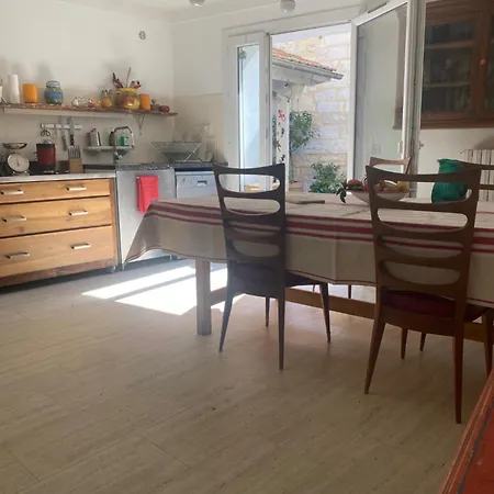 Holiday home Charmante Maison De Village Avec Patio Fourques 10 Minutes A Pied D'arles