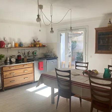 Charmante Maison De Village Avec Patio Fourques 10 Minutes A Pied D'arles * Fourques (Gard)